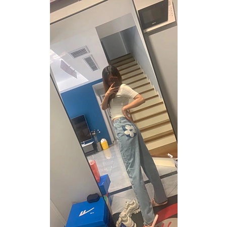 Quần jeans ống suông thiết kế in hoa túi sau phong cách thời trang cho nữ