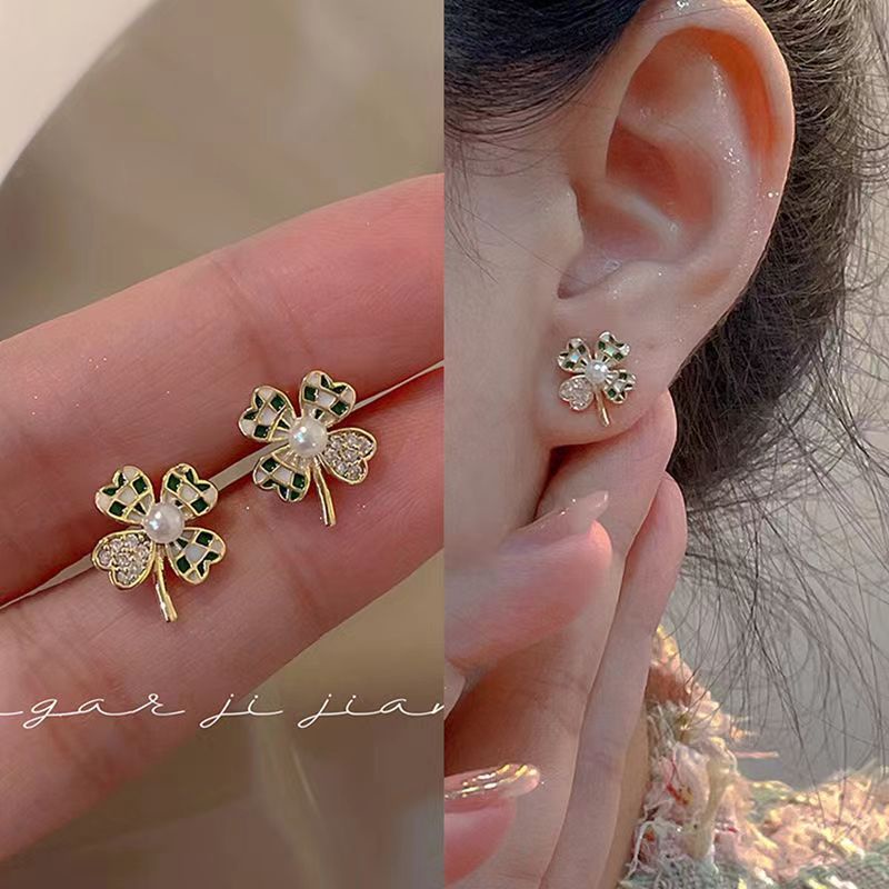 Đôi Khuyên Tai Hình Hoa Và Thỏ Thời Trang Hàn Quốc Dành Cho Nữ