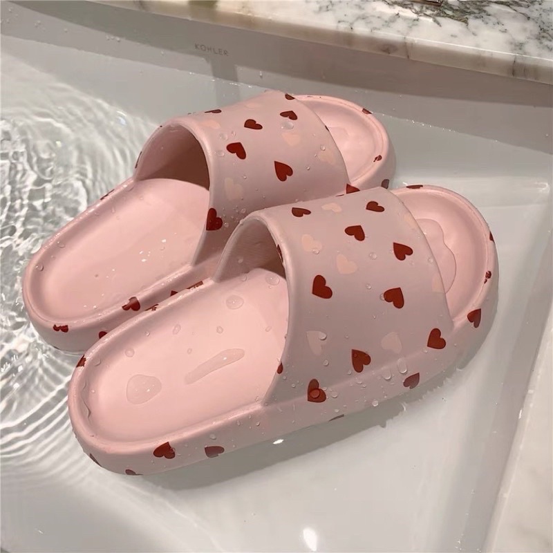 Dép quai ngang đế bánh mì hoạ tiết trái tim siêu nhẹ êm chân phong cách dễ thương dành cho nữ