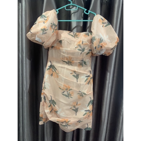 thanh lý đầm thiết kế size S tình trạng giựt tag chưa mặc ra đường