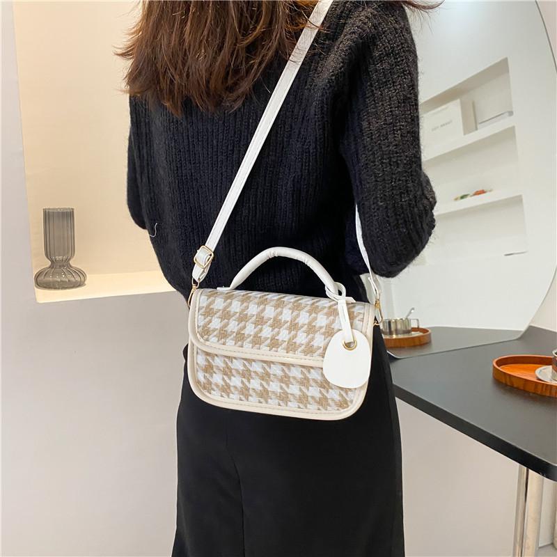 Túi xách đeo chéo đựng điện thoại cầm tay đi chơi giá rẻ AVAISTORE TD17