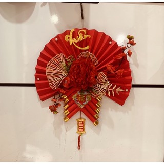 Quạt đỏ chữ trang trí Tết