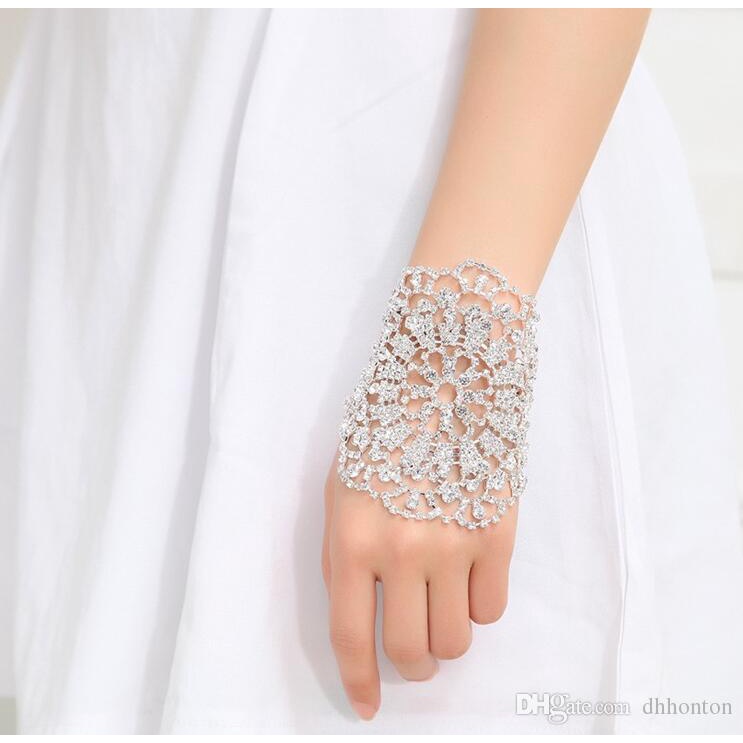 Vòng đeo bắp tay nạm đá cực sang