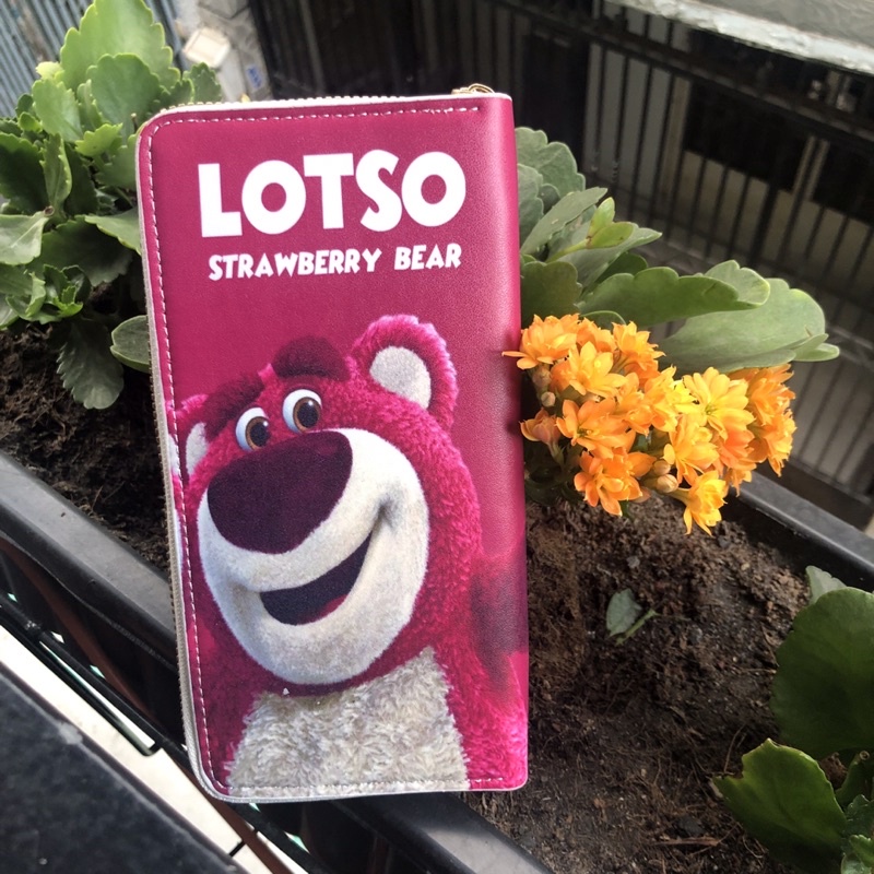 Ví cầm tay bóp dài hoạ tiết gấu dâu tây lotso De Perier