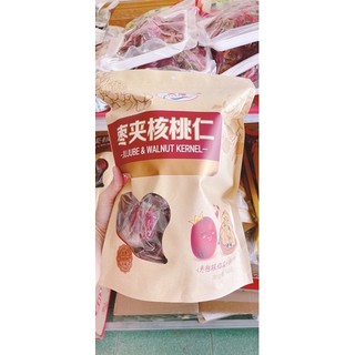 Táo đỏ kẹp óc chó 500gram
