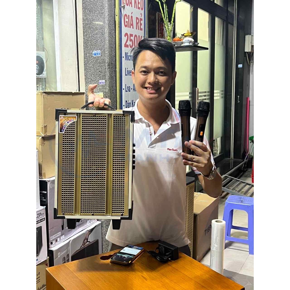 Loa kéo karaoke xách tay di động T8 bass 20cm tặng kèm cặp micro không dây. Âm thanh hay, thiết kế gọn, sạc pin tiện...