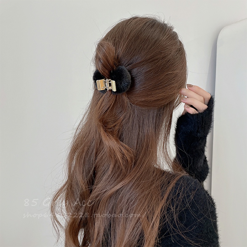 Kẹp tóc kim loại đính lông hàng cao cấp.