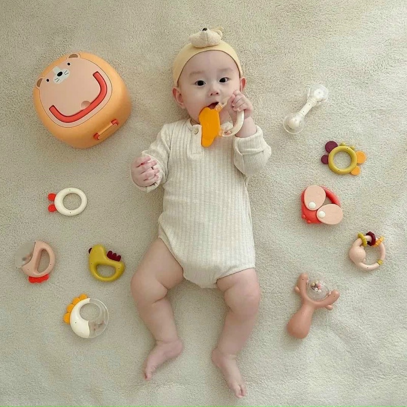 Bộ đồ chơi xúc xắc kiêm gặm nướu Happy Play Korea cho bé