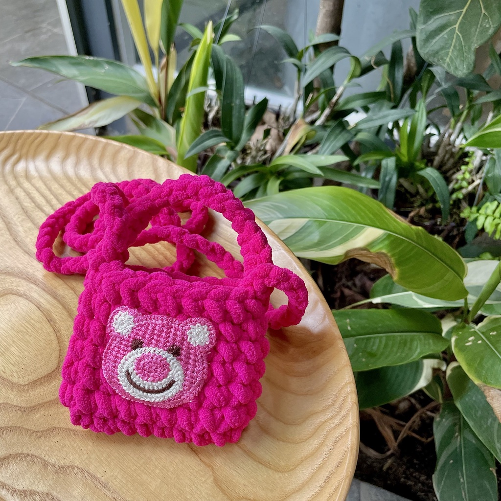 Túi len handmade đeo chéo hình gấu dâu lotso cute đựng son tai nghe