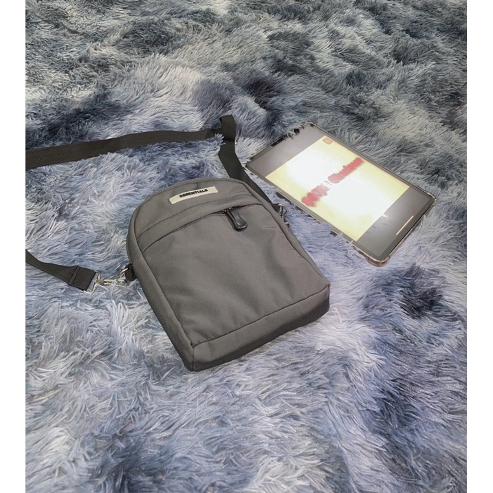 Túi đeo chéo Essentials