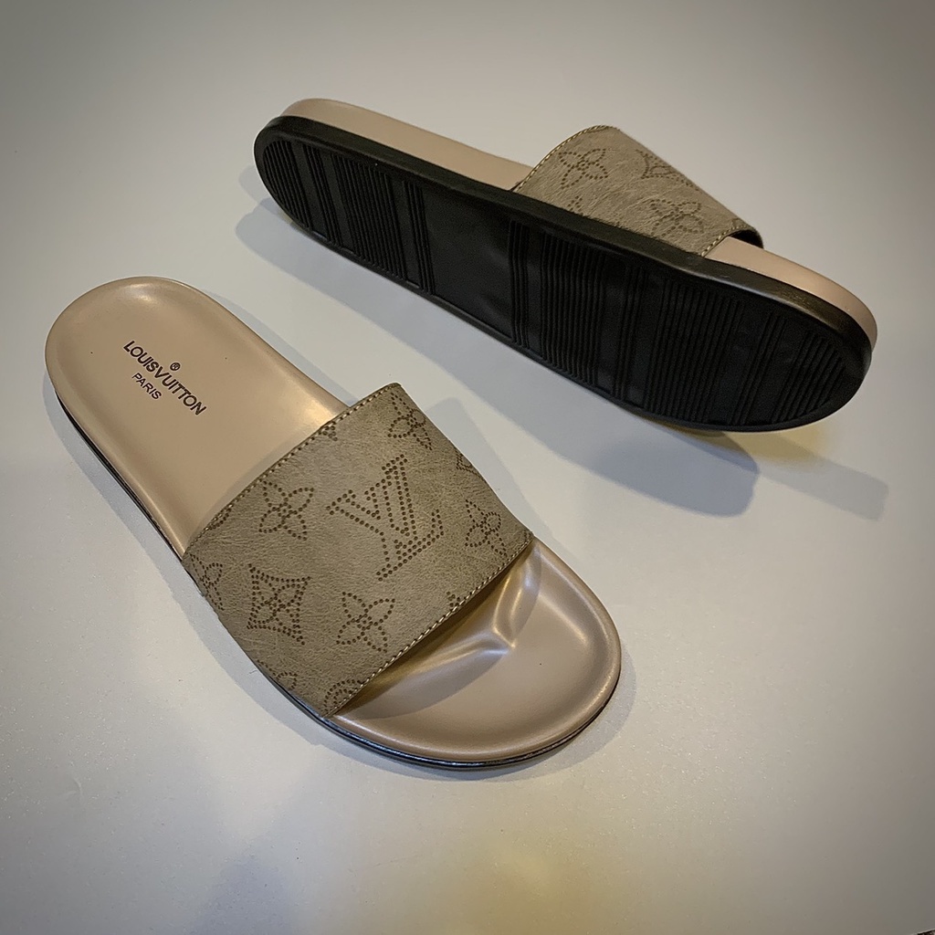 Dép lê quai ngang hàng CAO CẤP , quai da thật 100% form dáng ôm chân, mặt êm ái, đế cao su trống trơn trượt, ma sát tốt.