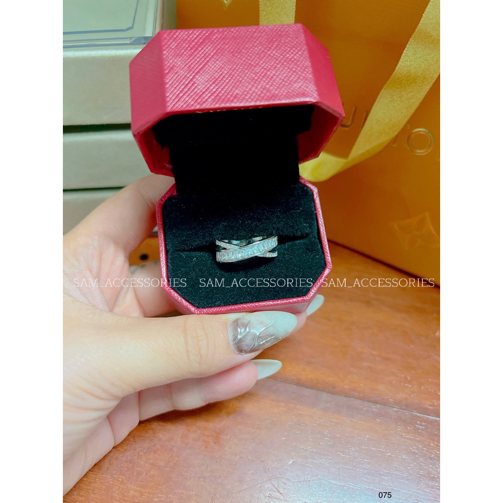 Nhẫn titan đá baguet chéo