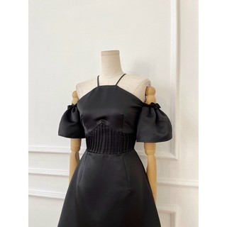 ĐẦM XOÈ CỔ YẾM XẾP LY EO