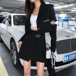 Set blazer croptop và chân váy cá tính cho nữ