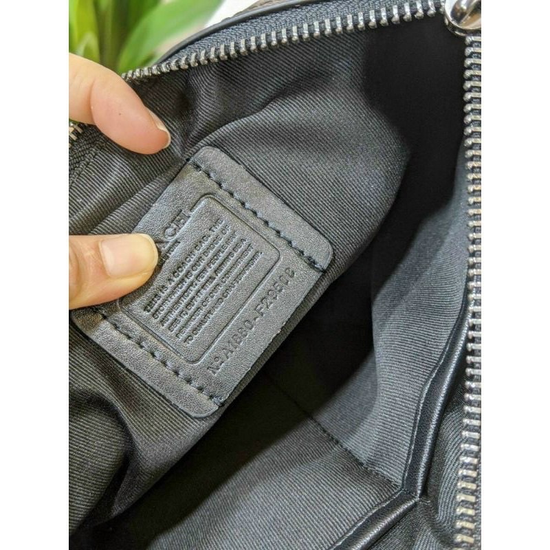 Clutch cầm tay Coach da thật sang chảnh