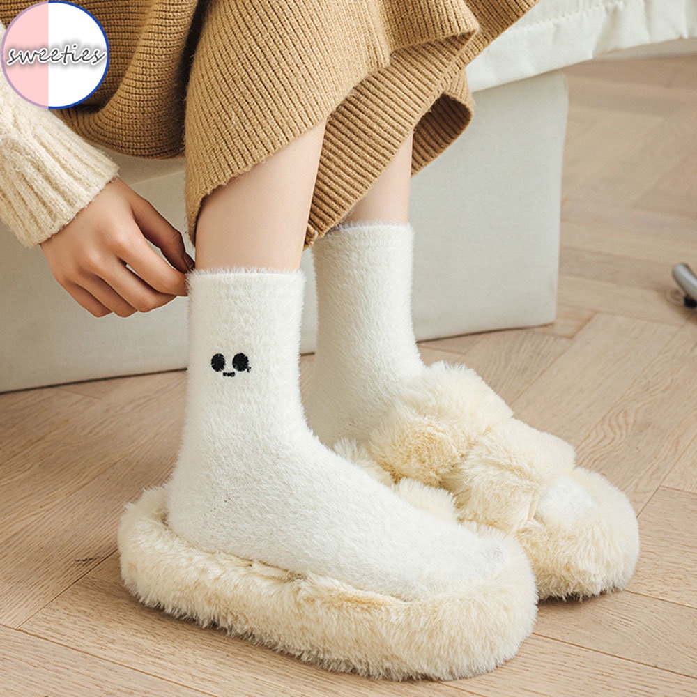 Vớ Nhung San Hô Dày Dặn Ấm Áp Thêu Họa Tiết Xinh Xắn Cho Nữ