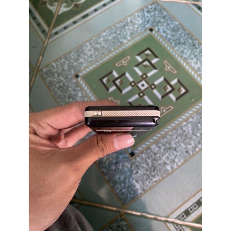 Điện thoại Sony Ericsson G900 cảm ứng nguyên zin bị mật khẩu màn hình