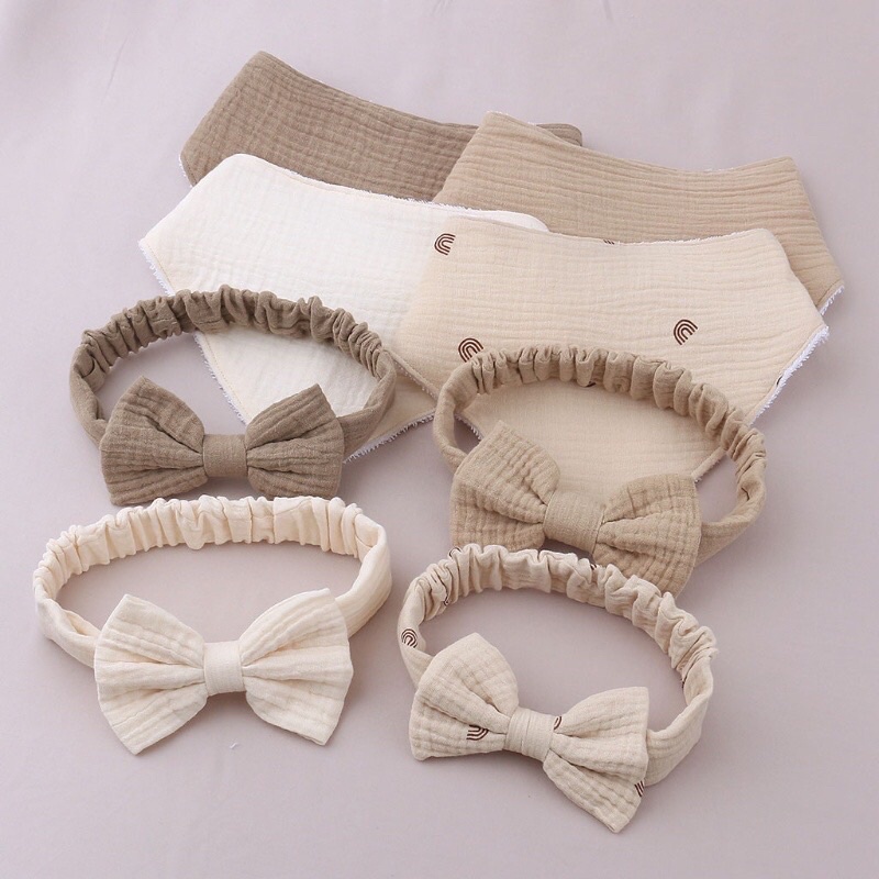 Set yếm muslin kèm nơ băng đô turban cho bé gái tông màu Hàn Quốc