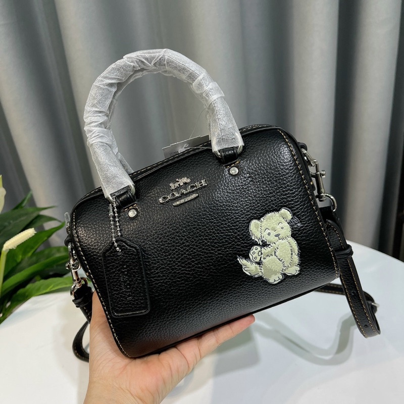 Túi đeo chéo Coach Mini Rowan Crossbody dáng trống