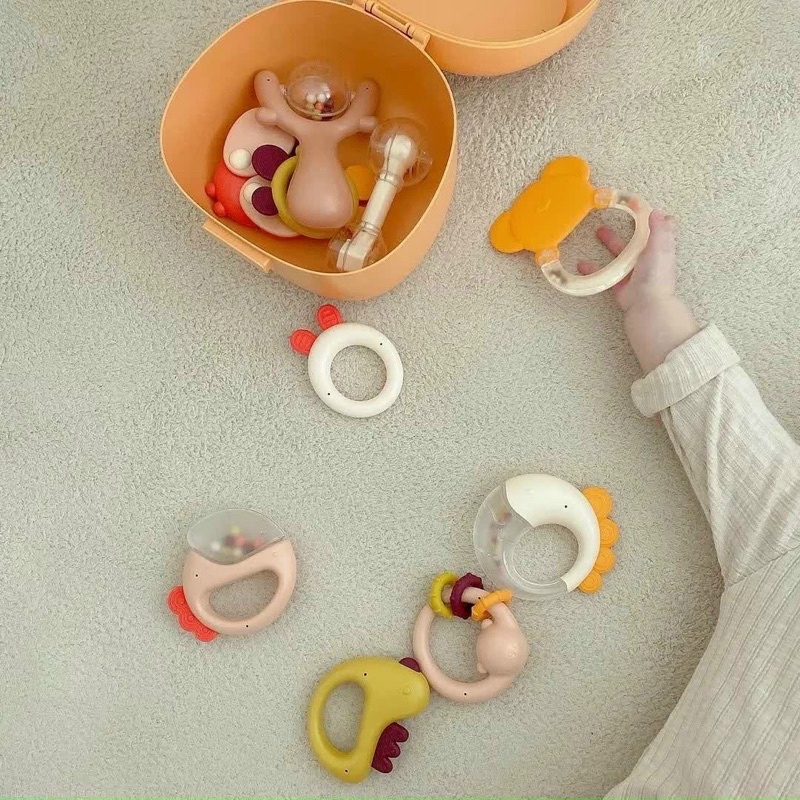 Bộ đồ chơi xúc xắc kiêm gặm nướu Happy Play Korea cho bé