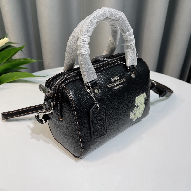 Túi đeo chéo Coach Mini Rowan Crossbody dáng trống