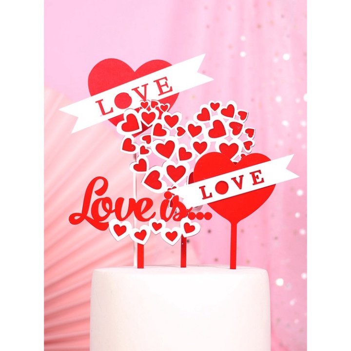 Trang trí bánh kem sinh nhật  sét cắm tim giấy đỏ tình yêu