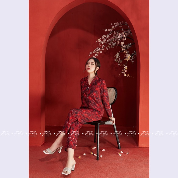 Folie Homewear đồ mặc nhà - pyjamas áo tay dài quần dài họa tiết Tứ giác -Đỏ -Lụa tằm ý SET FB113.4