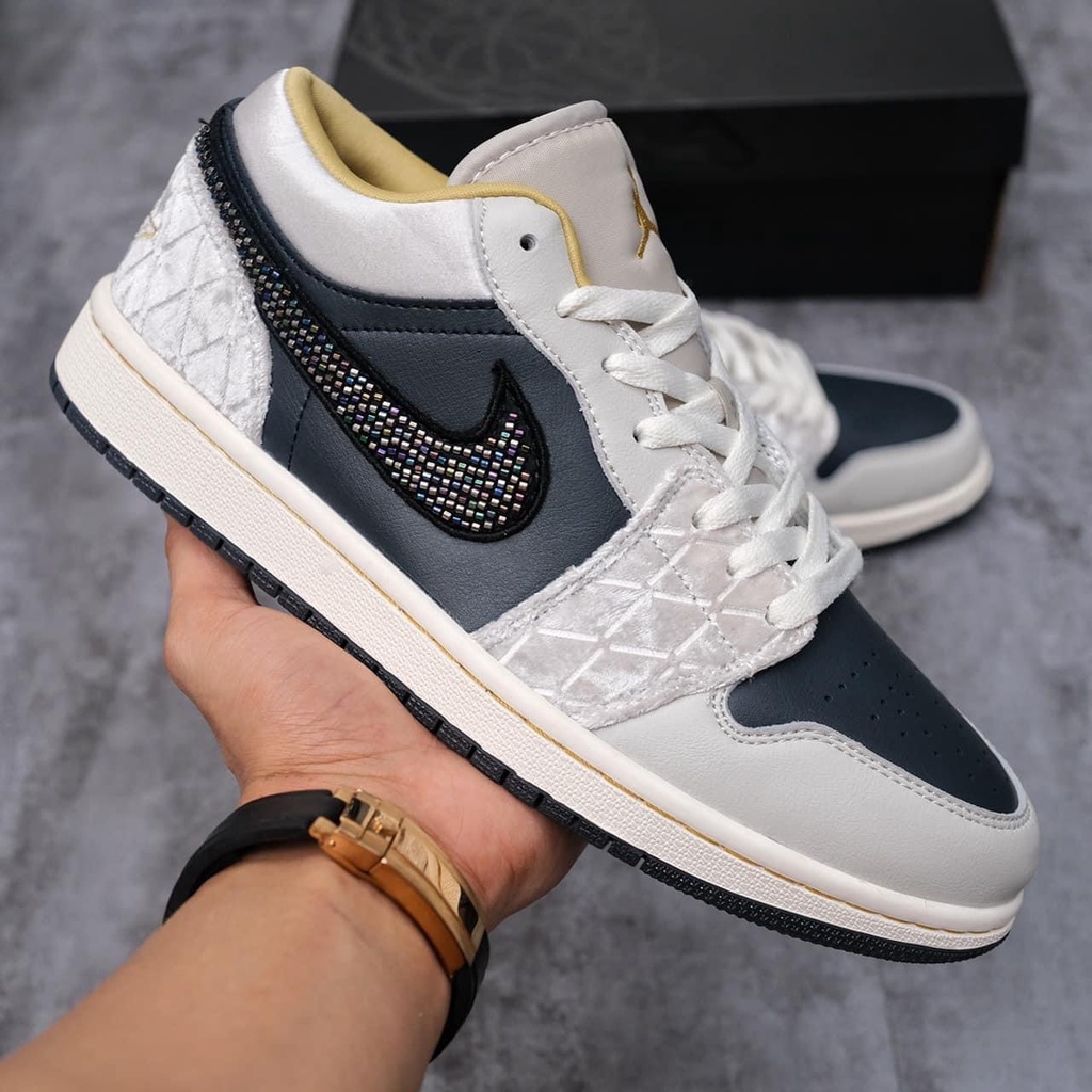 Giày Air Jordan 1 Low Beaded Swoosh Đính Đá S.Cấp