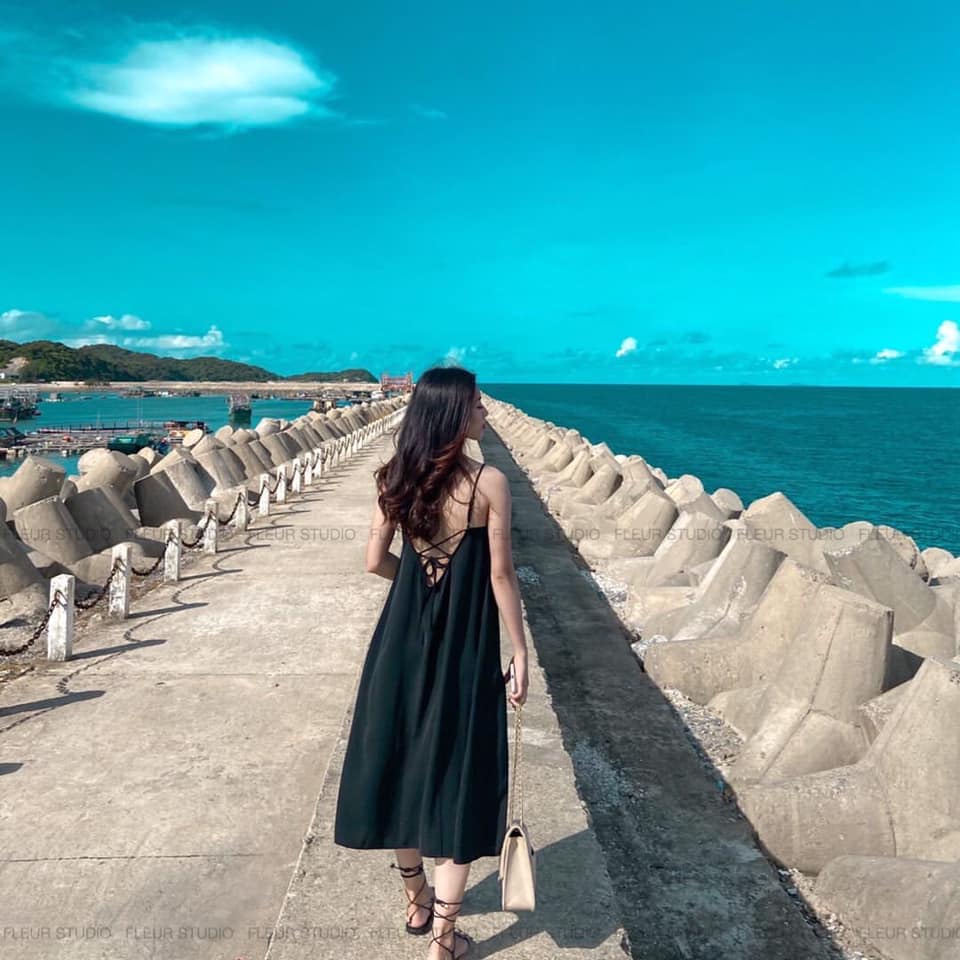 Đầm đen hở lưng đi biển, Váy 2 dây dáng suông Cao Cấp cột nơ sau vải cotton mát mẻ, quyến rũ gợi cảm - MiNhi Fashion