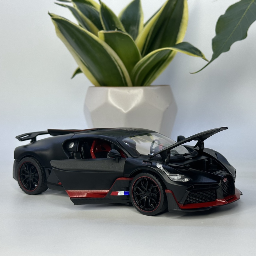 Mô hình siêu xe Bugatti Divo tỷ lệ 1:24 bằng kim loại mẫu Hypercar cực hiếm