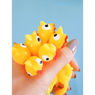 Đồ chơi con gà bay dính vui nhộn bắn vào tường