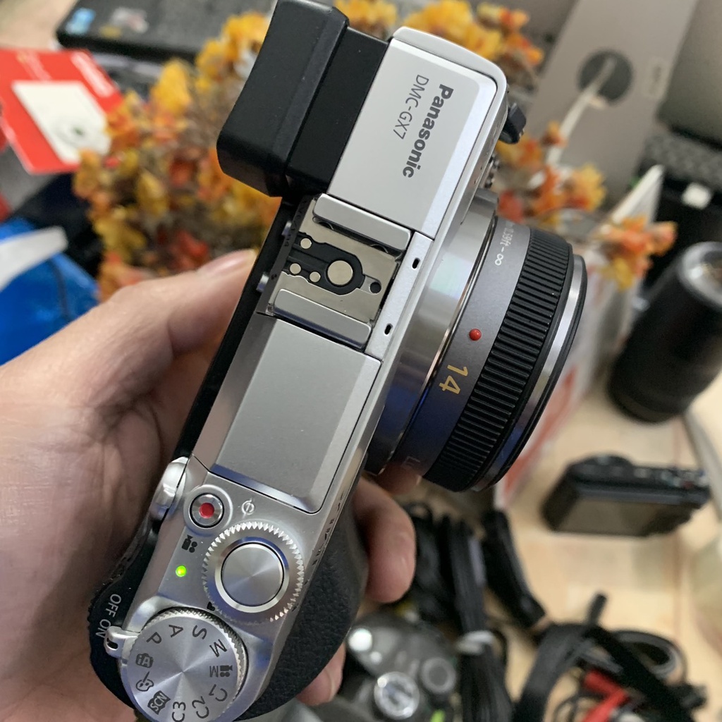Máy ảnh Panasonic Lumix GX7 và lens 14f2.8