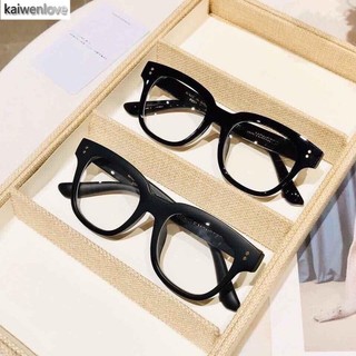 Mắt kính gọng vuông kiểu V sành điệu