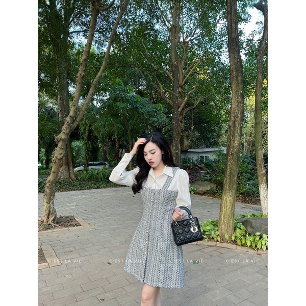 Váy yếm cúc trai thiết kế C'est la vie