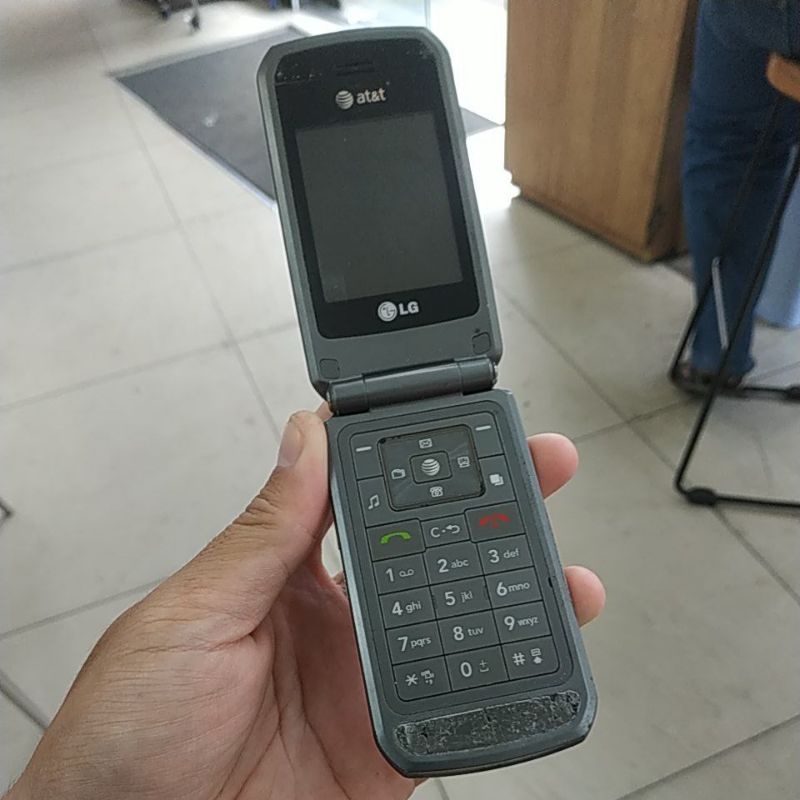 Điện thoại nắp gập LG Cu575