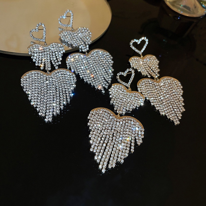 Bông Tai Hình Trái Tim Phối Tua Rua Phong Cách Hàn Quốc