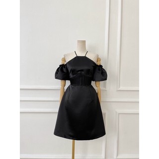 ĐẦM XOÈ CỔ YẾM XẾP LY EO