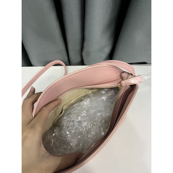 Túi si hiệu COLORS & chouette màu hồng da pu