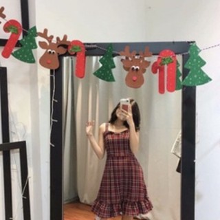 Pass đầm caro đỏ cột nơ vai xoè nhẹ đuôi cá