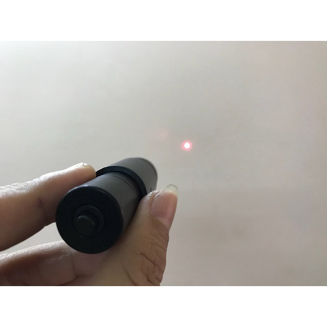 Đèn laze đỏ định vị ổ mồi câu, ke tường tặng kèm 3 viên pin