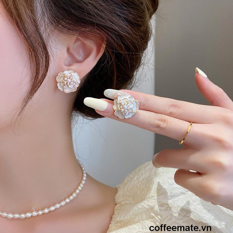【coffeemate】⚡ Bông Tai Hình Hoa Trà Trắng Đính Ngọc Trai Nhỏ Phong Cách Hàn Quốc Retro Mới
