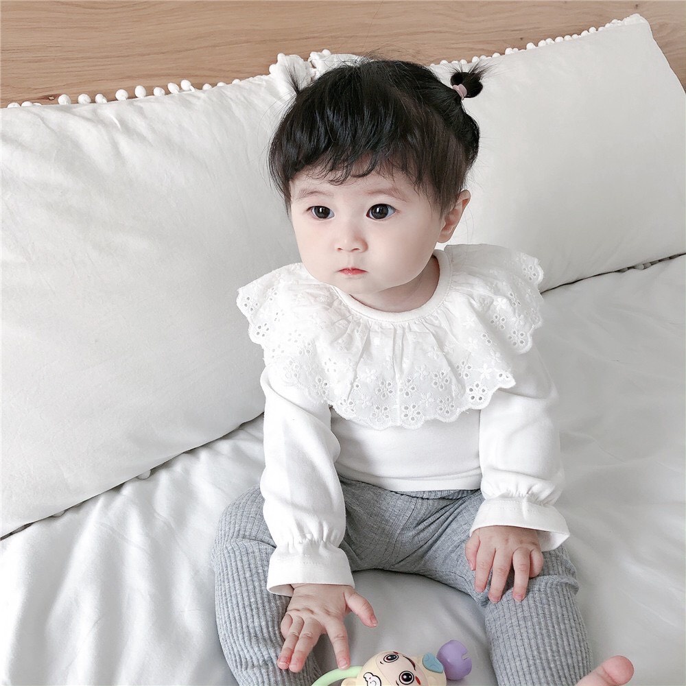 Áo trắng cổ bèo tiểu thư tay nhún bèo mặc kèm áo cardigan và yếm len Baby Sheep cho bé gái thun cotton mềm mịn cao cấp