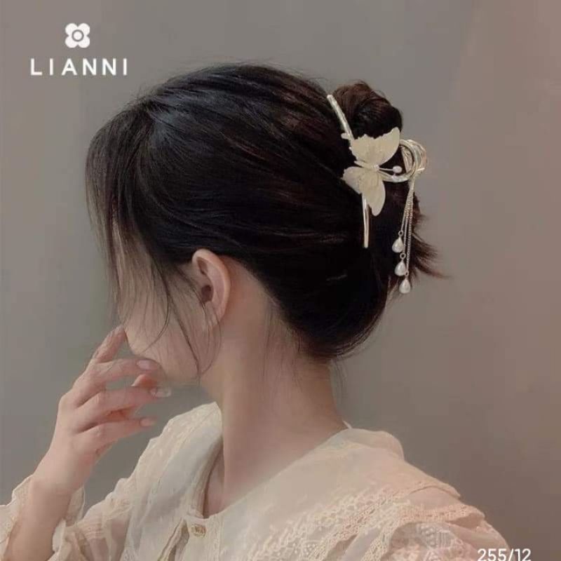 Kẹp càng cua hình bướm gắn tua rua sang trọng