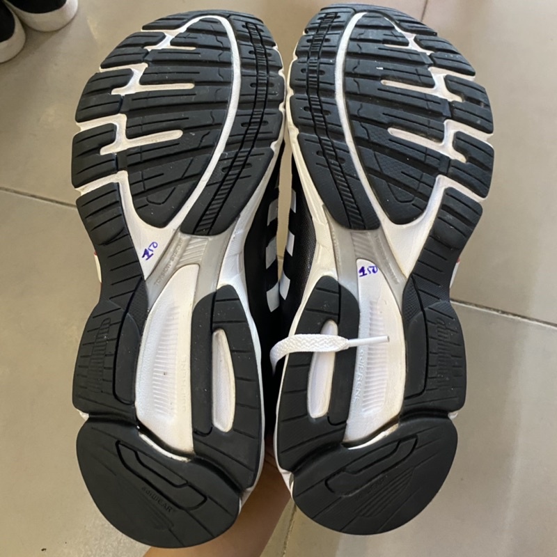 Giày chính hãng đã qua sử dụng