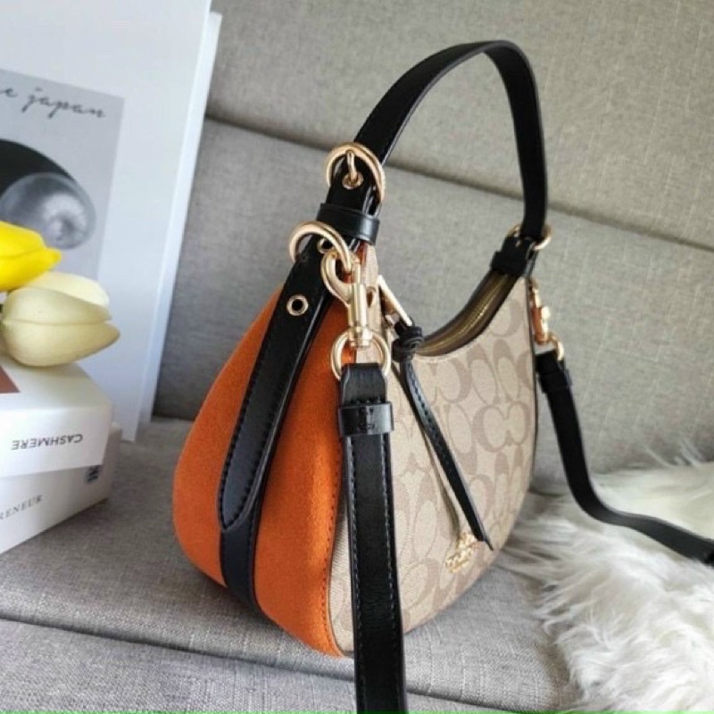 Túi đeo chéo Coach Kleo hobo