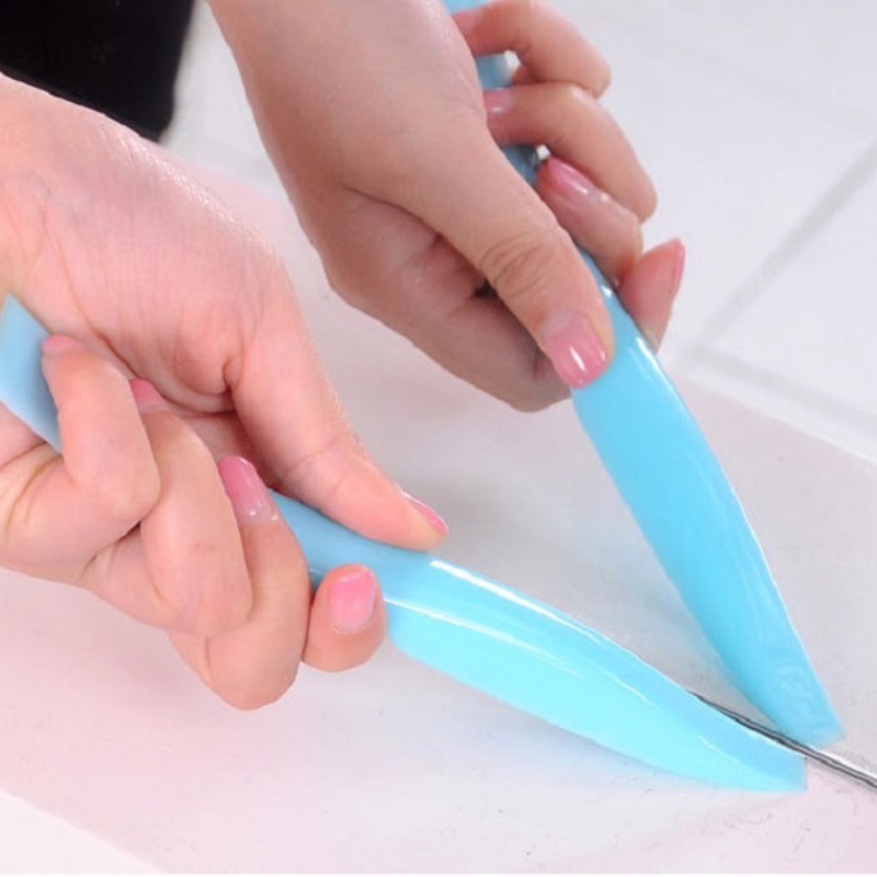 Dụng cụ làm sạch bếp gá đa năng, thiết kê nhỏ gọn, mềm dễ dàng đánh bật các vết bẩn cứng đầu giúp căn bếp luôn sạch sẽ