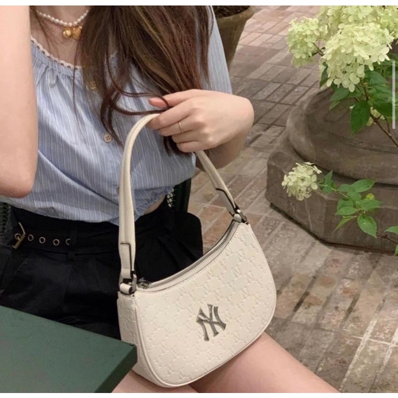 Túi kẹp nách da monogram MLB chính hãng