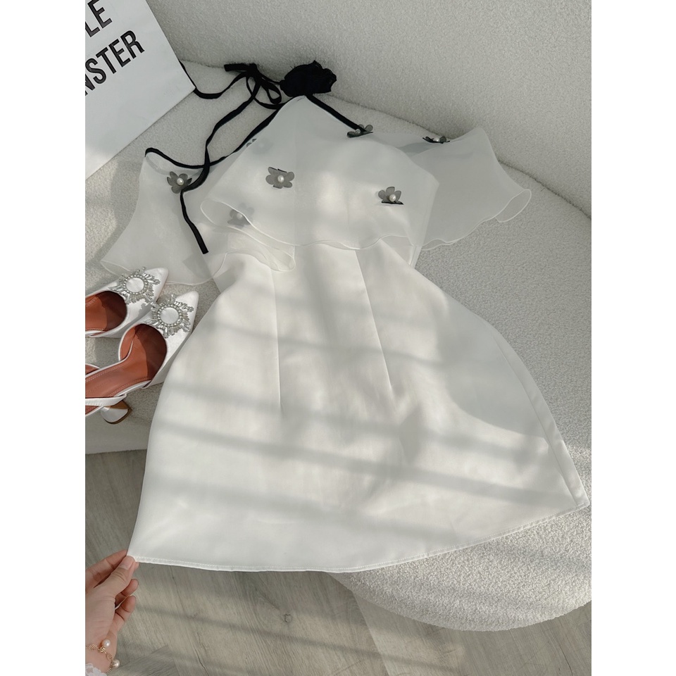 ĐẦM TRẮNG PHỐI VOAN DÂY CỔ YẾM TAG HOA NGỰC