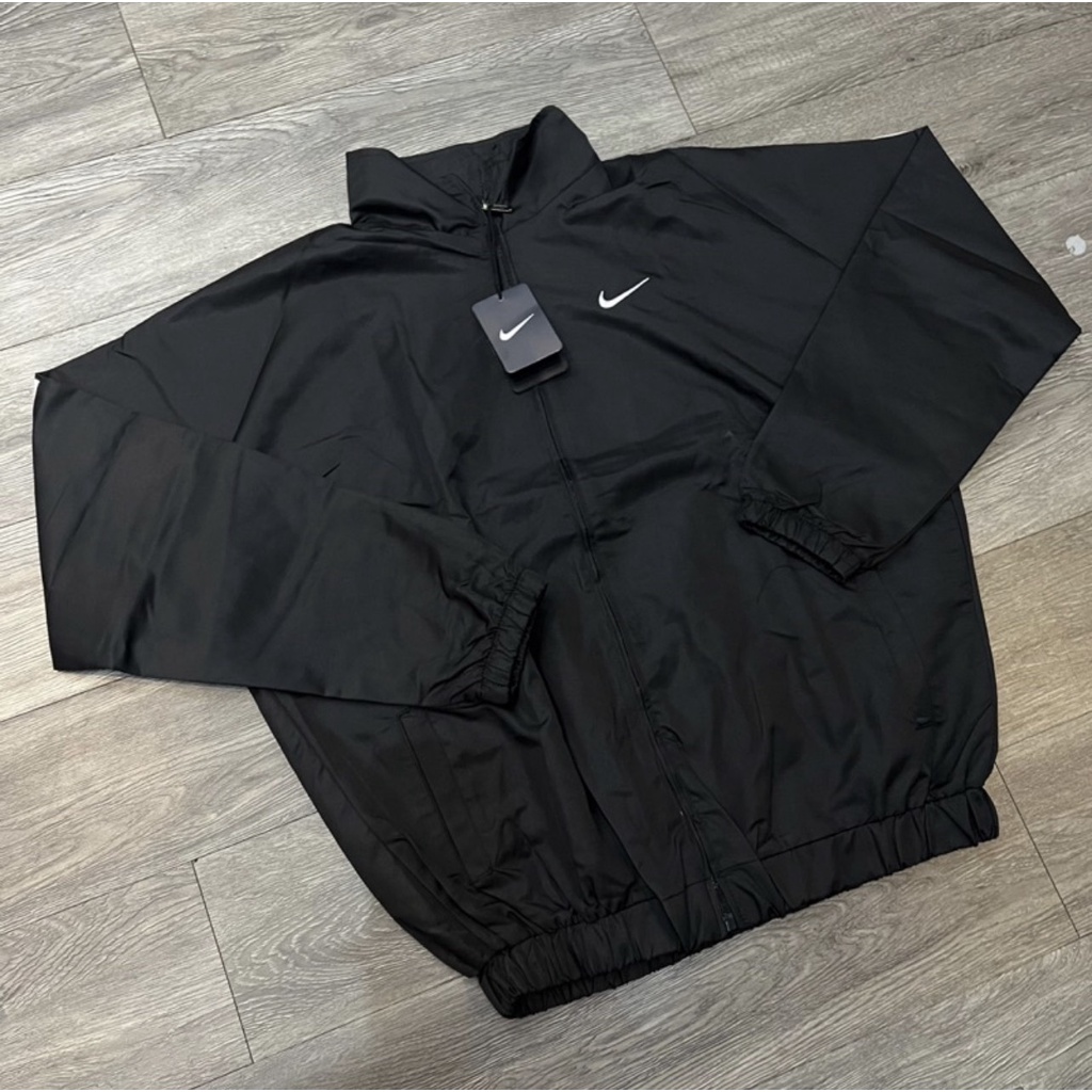 Áo khoác gió NIKE cao cấp ,dày dặn , hàng chuẩn 2 lớp , tag mác đầy đủ , i hình bên shop  ACA STORE 888