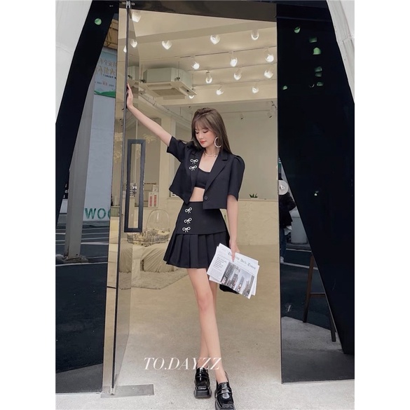 Tag đá cài áo cực sang